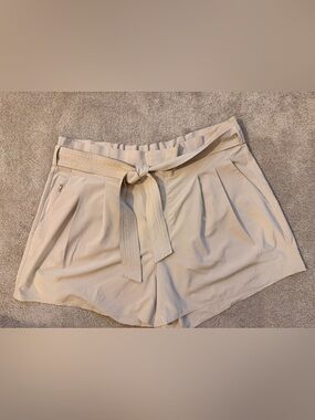 Athleta Beige Skyline Short II
